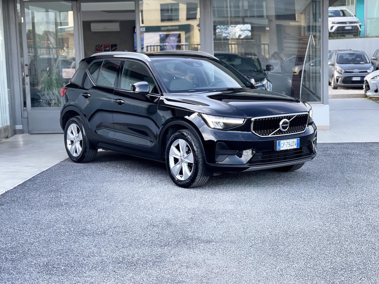 VOLVO - XC40 (2017-->)